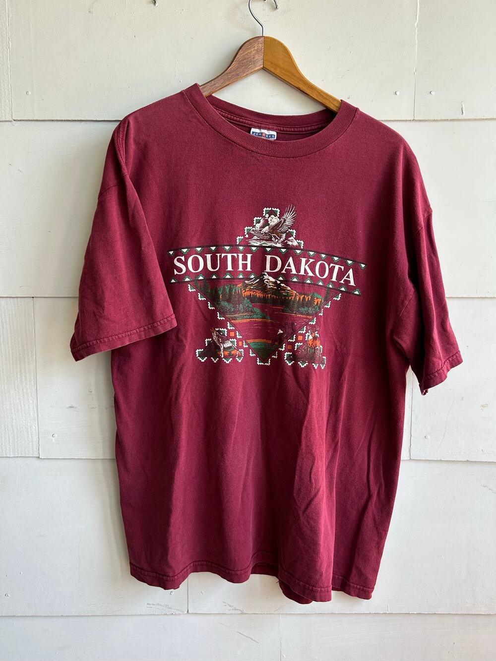 Vintage South Dakota Tshirt, wolves, Faded tag see measurements - looks like XL